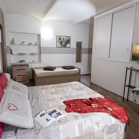 Il Cortiletto Apartment Verduno ภายนอก รูปภาพ